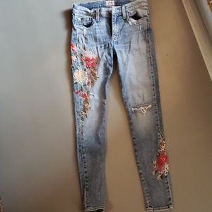 Size 25 Hudson Nico Mid-rise  skinny Ankle crop